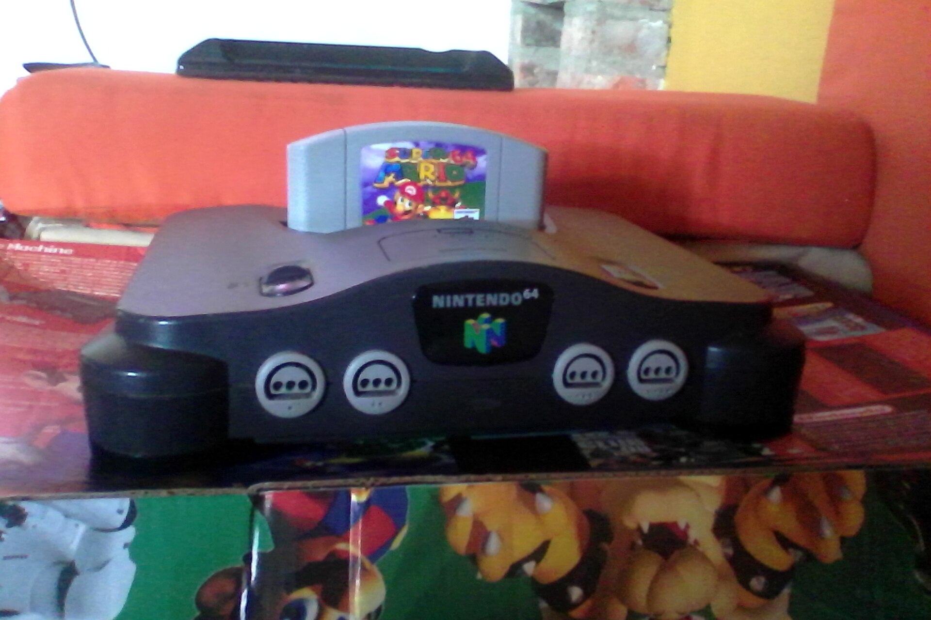 Nintendo 64 com cartucho Super Mario 64